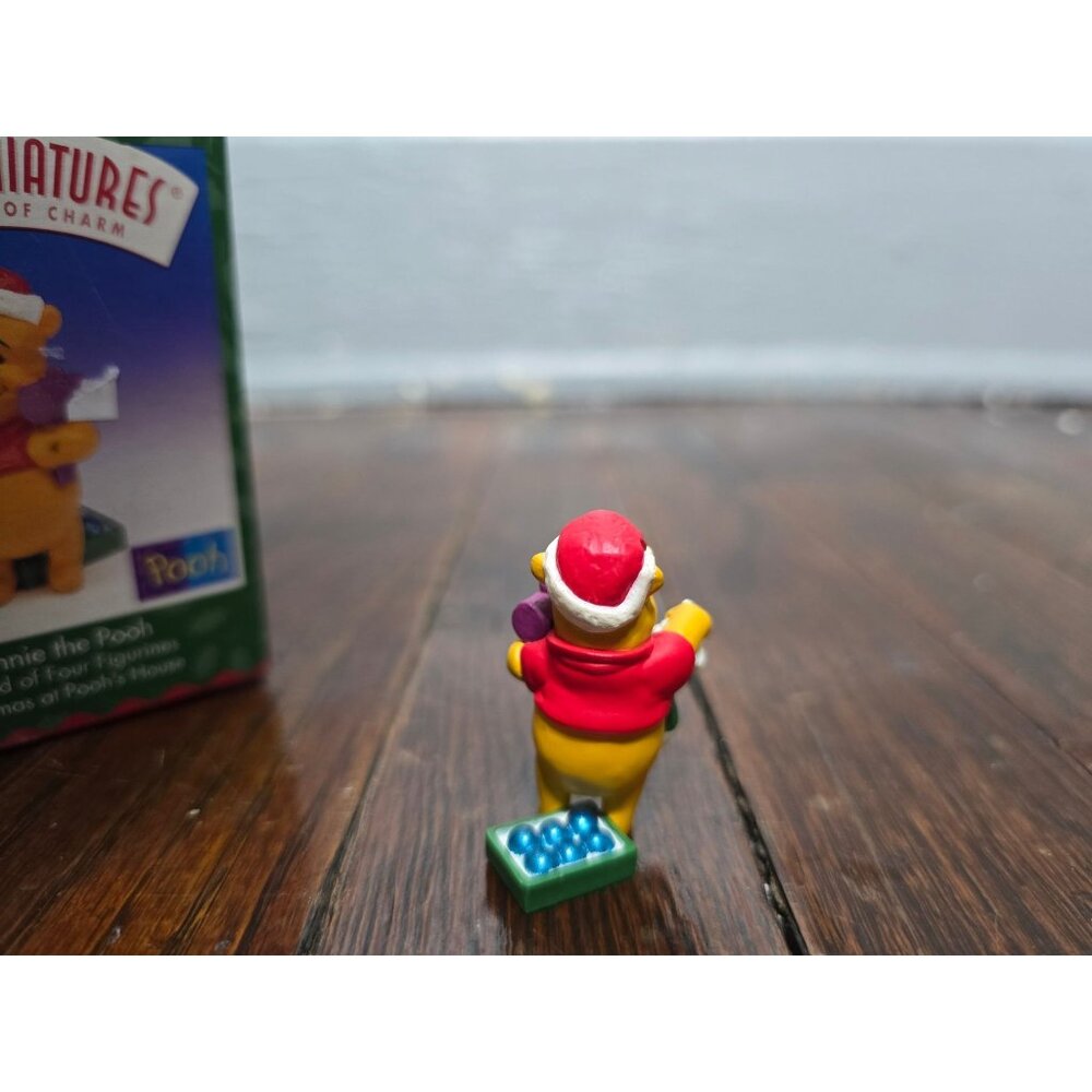 Winnie the Pooh Figurine Merry Miniatures Christmas for Pooh's House Vintage 199 - Picture 4 of 11